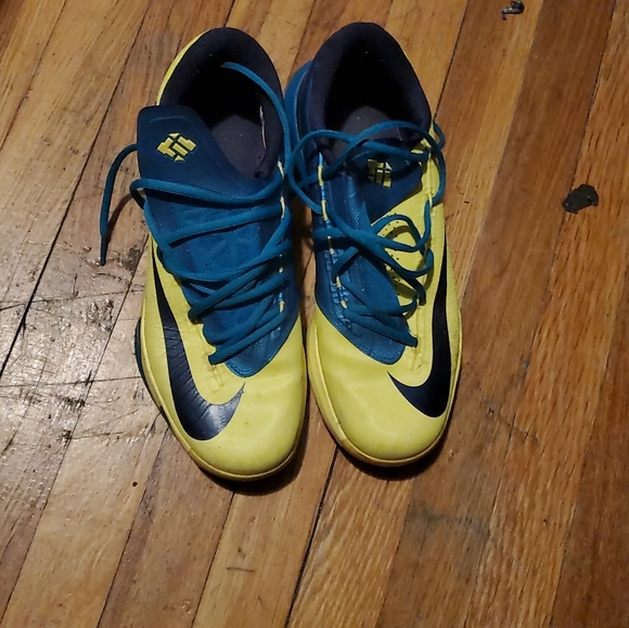 Sneakers - Picture 3 of 3